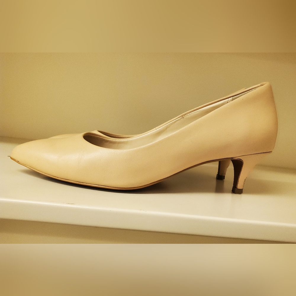 Colehaan Quincy  Nude Kitten Heel Pumps Size 6.5 #W11204 $220 Pre-owned